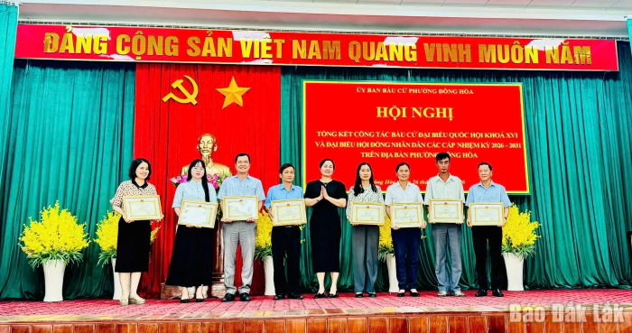 Phường Đông Hòa khen thưởng 66 tập thể và cá nhân có thành tích trong công tác bầu cử