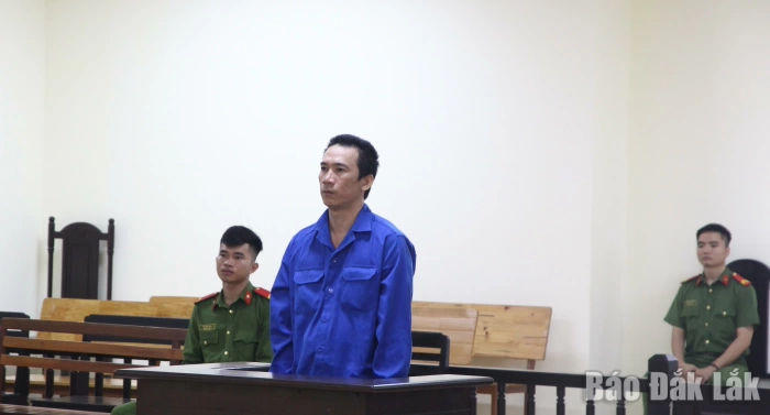 Chém bạn nhậu, lĩnh án 8 năm 6 tháng tù