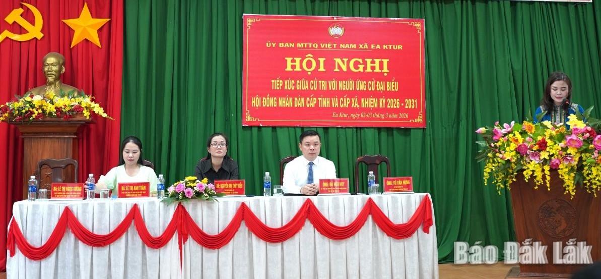 Các ứng cử viên đại biểu HĐND tỉnh khóa XI - Đơn vị bầu cử số 24 tiếp xúc cử tri.
