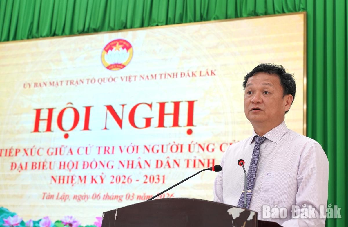 Bí thư Đảng ủy, Chủ tịch HĐND phường Tân Lập Vũ Văn Hưng trình bày chương trình hành động tại hội nghị.