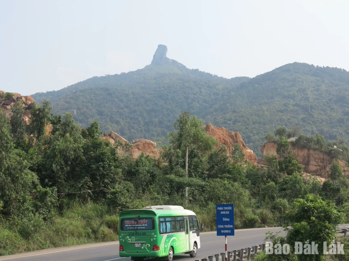 Khám phá đỉnh Đá Bia huyền thoại Khám phá đỉnh Đá Bia huyền thoại
