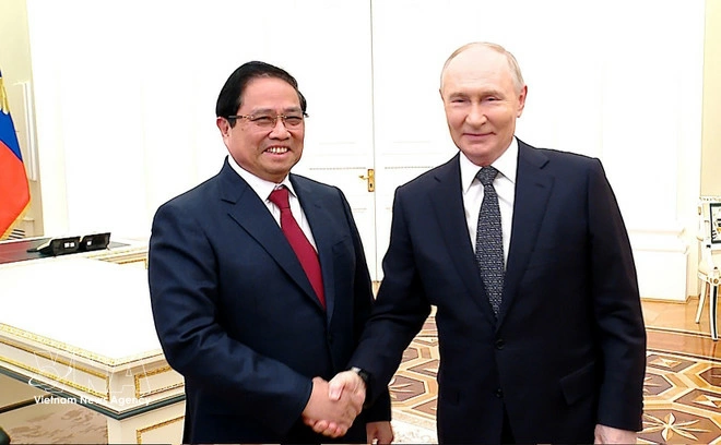 Prime Minister Pham Minh Chinh (left) meets with Russian President Vladimir Putin in Moscow on March 25 (Photo: VNA)