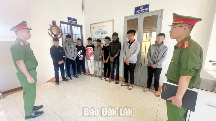 Kịp thời ngăn chặn 15 học sinh đánh nhau từ mâu thuẫn trên mạng xã hội Kịp thời ngăn chặn 15 học sinh đánh nhau từ mâu thuẫn trên mạng xã hội