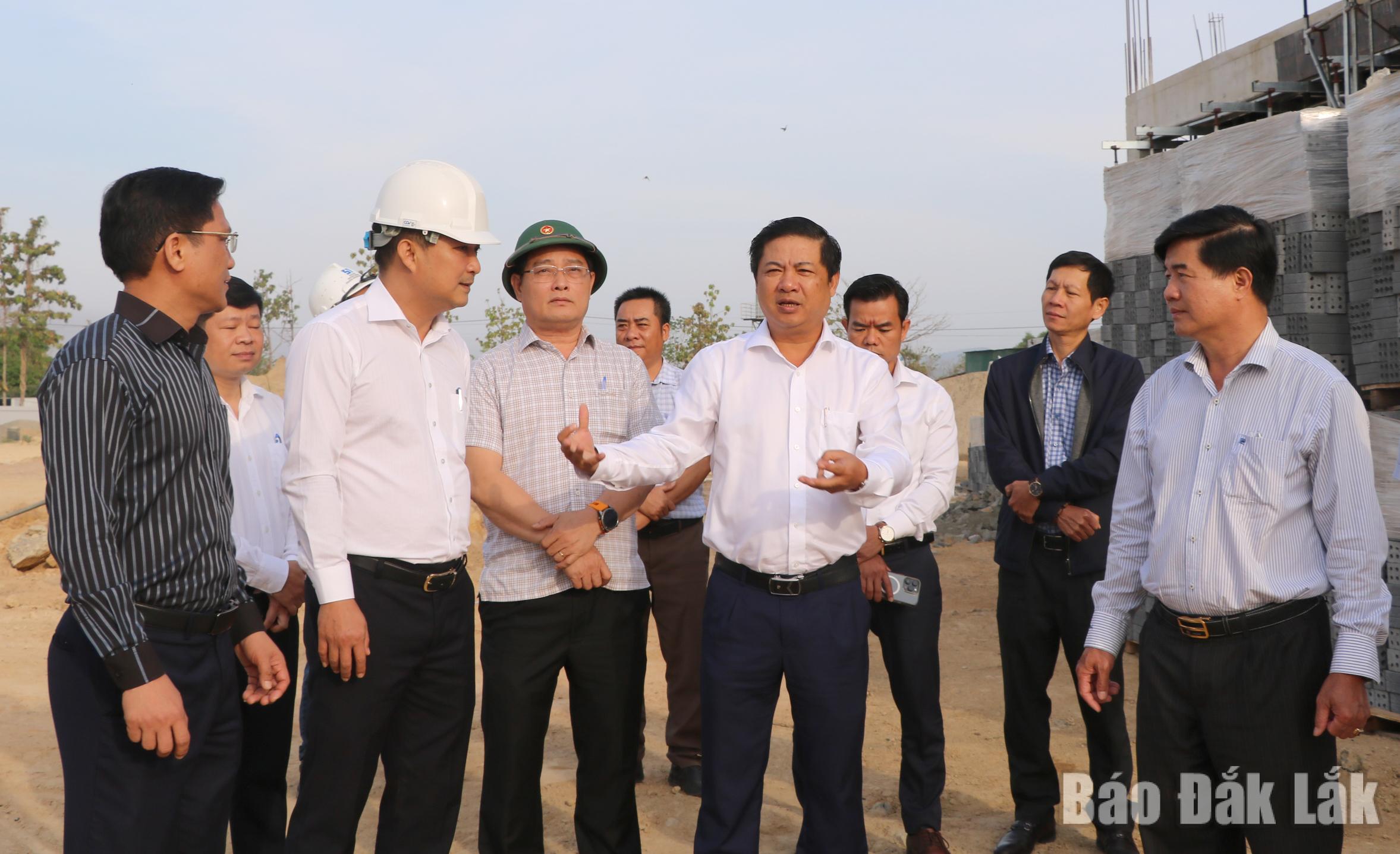 Ủy viên Ban Chấp hành Trung ương Đảng, Bí thư Tỉnh ủy Lương Nguyễn Minh Triết kiểm tra tiến độ xây dựng các trường phổ thông dân tộc nội trú liên cấp tại các xã biên giới ngay trong ngày đầu tiên đi làm lại sau kỳ nghỉ Tết nguyên đán Bính Ngọ. 