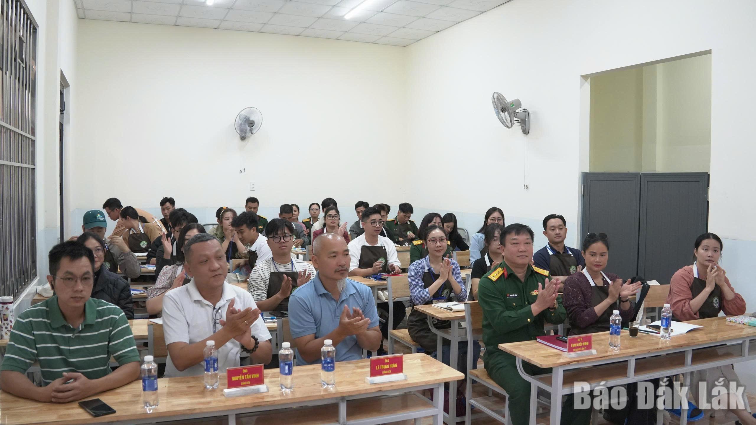 Học viên tham gia khóa học