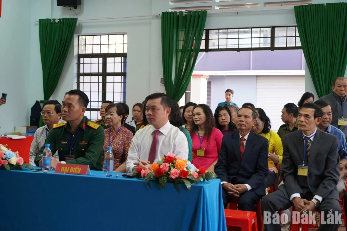 Phó Bí thư Tỉnh ủy Đỗ Hữu Huy dự khai mạc và bỏ phiếu bầu cử tại Khu vực bỏ phiếu số 48, phường Buôn Ma Thuột