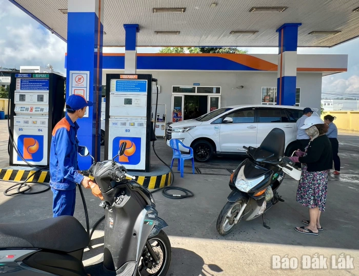 Giá xăng dầu “hạ nhiệt” khi Chính phủ quyết định giảm thuế