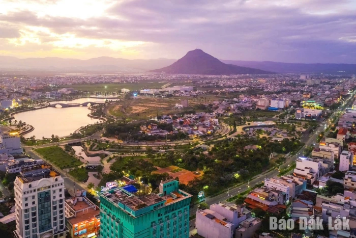 Từ chiến trường năm xưa đến cực tăng trưởng phía Đông