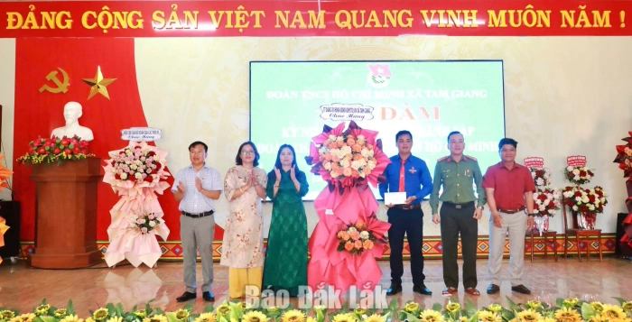Tuổi trẻ Tam Giang: Viết tiếp trang sử vàng 95 năm của Đoàn Tuổi trẻ Tam Giang: Viết tiếp trang sử vàng 95 năm của Đoàn