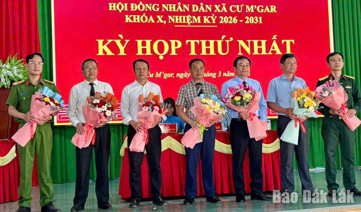 Lãnh đạo nhiệm kỳ mới.