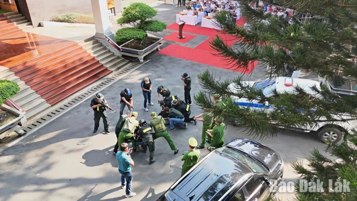 Công an tỉnh diễn tập phương án chống cướp ngân hàng 