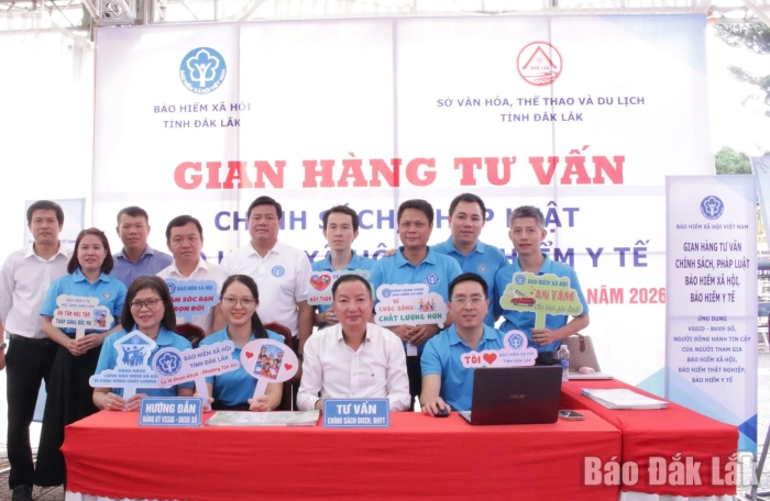 Tư vấn chính sách bảo hiểm tại Ngày Sách và Văn hóa đọc Việt Nam Tư vấn chính sách bảo hiểm tại Ngày Sách và Văn hóa đọc Việt Nam