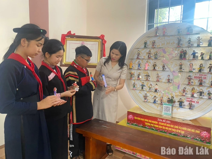 Phát triển năng lực số cho giáo viên, học sinh