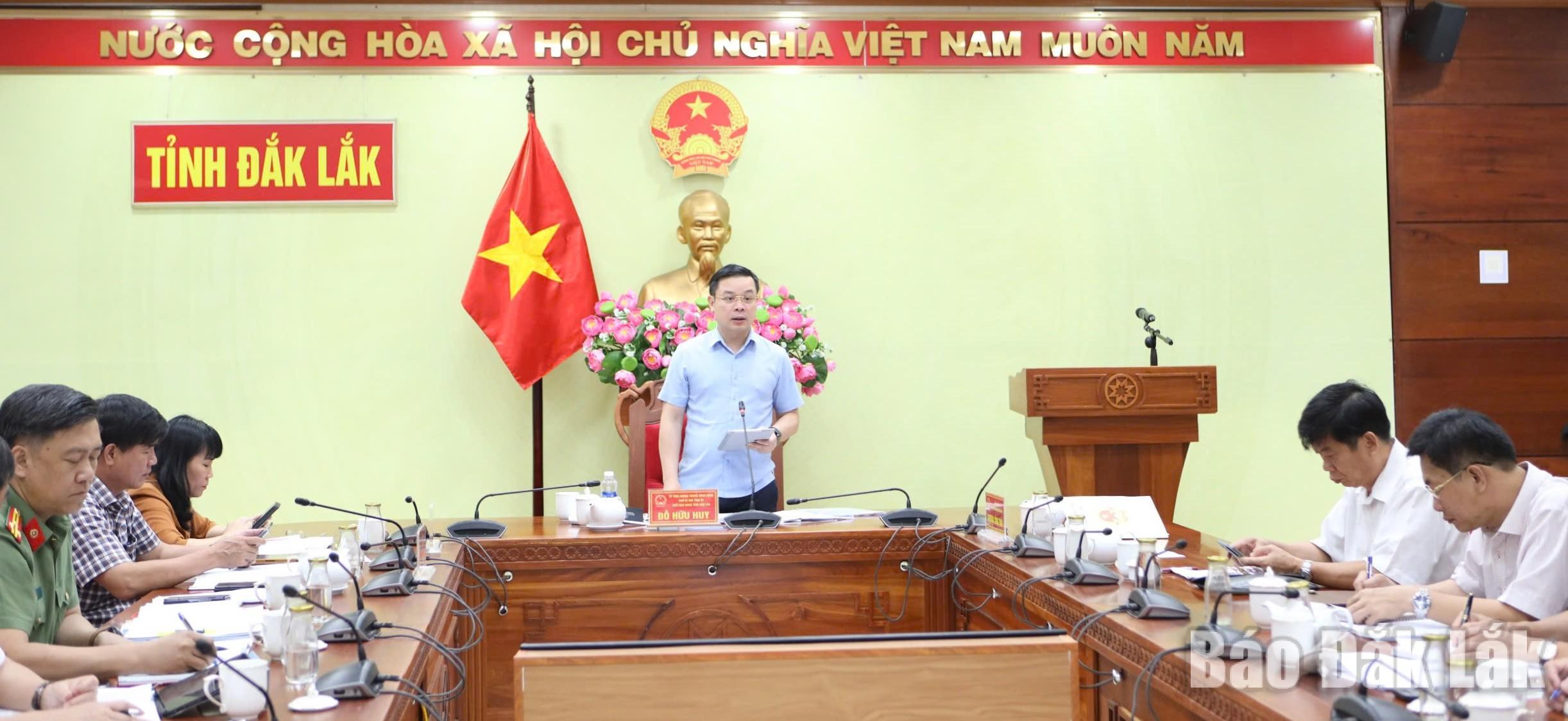 Ủy viên Dự khuyết Trung ương Đảng, Phó Bí thư Tỉnh ủy, Chủ tịch UBND tỉnh Đỗ Hữu Huy đã chủ trì cuộc họp