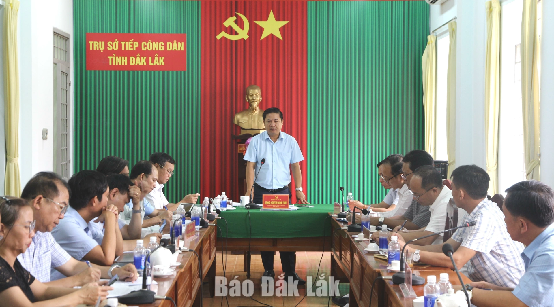 đồng chí Lương Nguyễn Minh Triết, Ủy viên Trung ương Đảng, Bí thư Tỉnh ủy, Trường đoàn đại biểu Quốc hội tỉnh chủ trì buổi tiếp công dân.