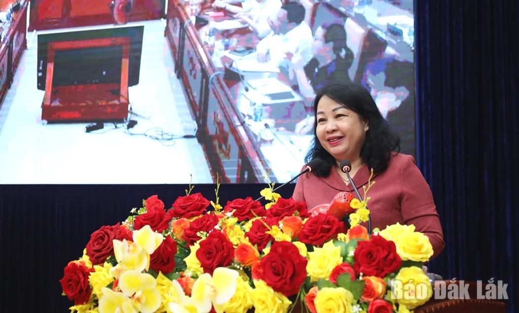 Đồng chí Cao Thị Hòa An, Ủy viên Trung ương Đảng, Phó Bí thư Thường trực Tỉnh ủy, Chủ tịch HĐND tỉnh phát biểu tại hội nghị.