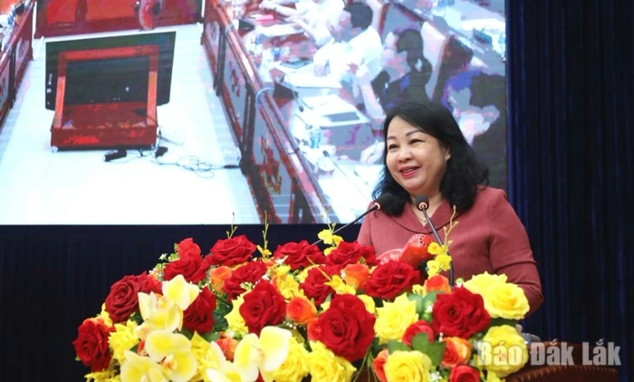 Khẩn trương nghiên cứu, cụ thể hóa, tổ chức thực hiện nghiêm túc các văn bản về công tác cán bộ