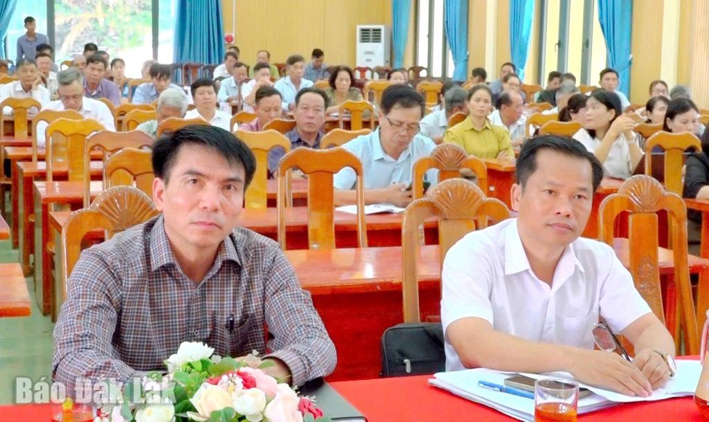 Các đại biểu tham dự hội nghị.