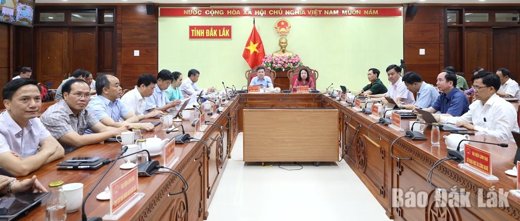 Các đại biểu tham dự hội nghị trực tuyến tại điểm cầu tỉnh Đắk Lắk.