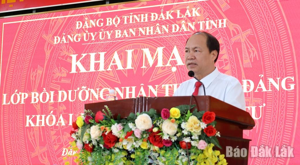 , Phó Bí thư Đảng ủy kiêm Trưởng Ban Tuyên giáo và Dân vận Đảng ủy UBND tỉnh Nguyễn Hữu Việt. 