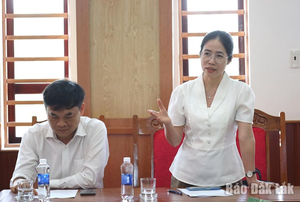 Phó Giám đốc Báo và Phát thanh, Truyền hình Đắk Lắk nêu ý kiến tại lễ ký kết.