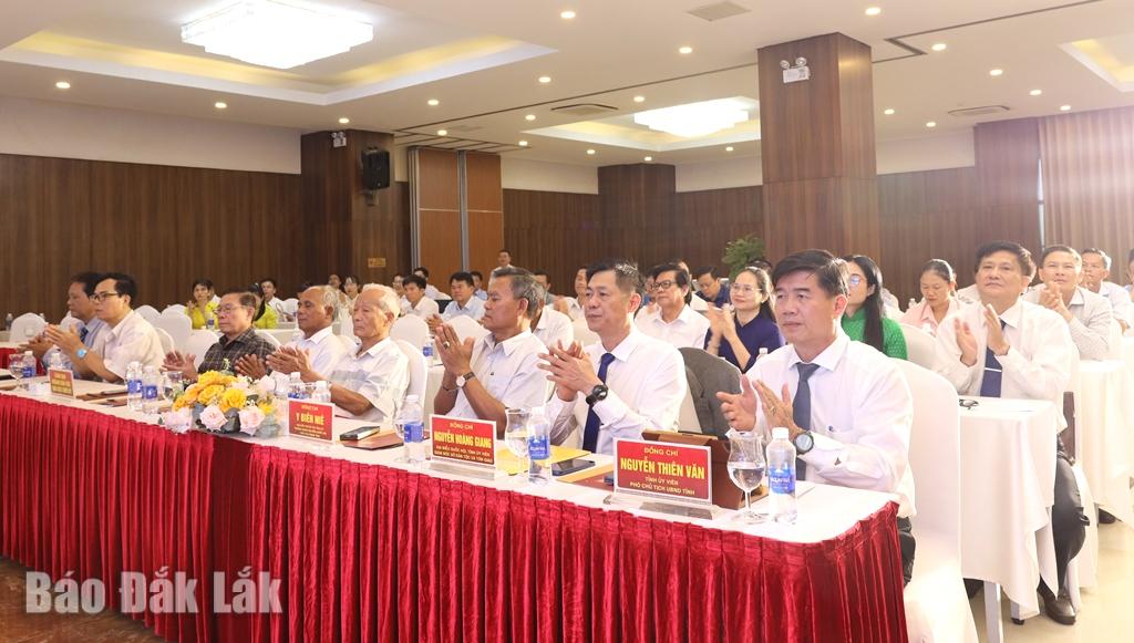 Các đại biểu tham dự tọa đàm.