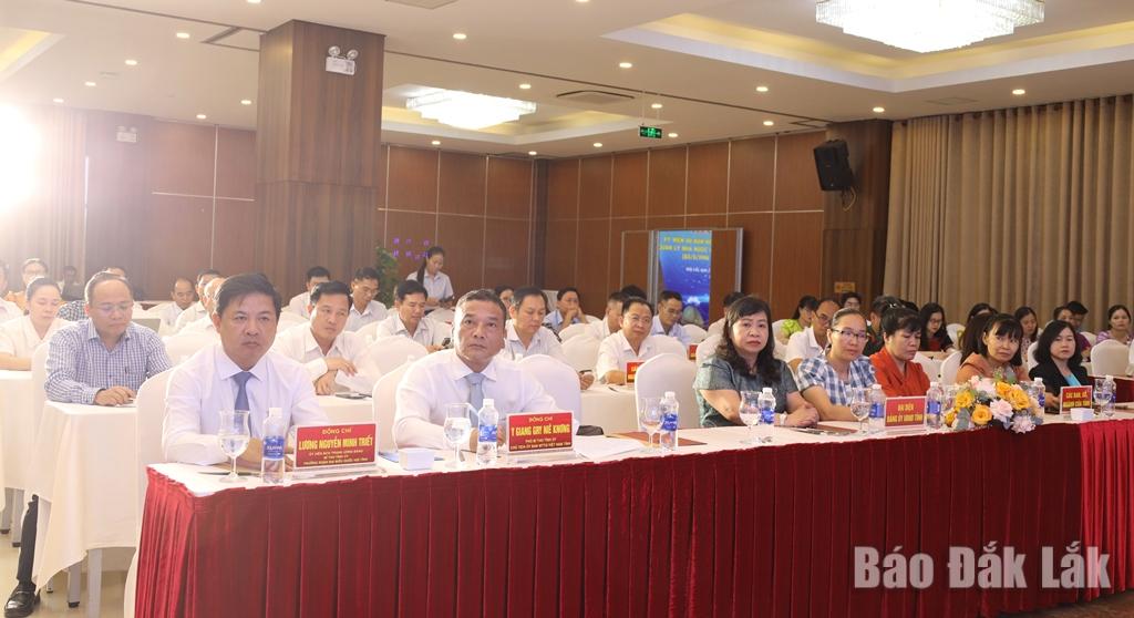 Các đại biểu tham dự tọa đàm.
