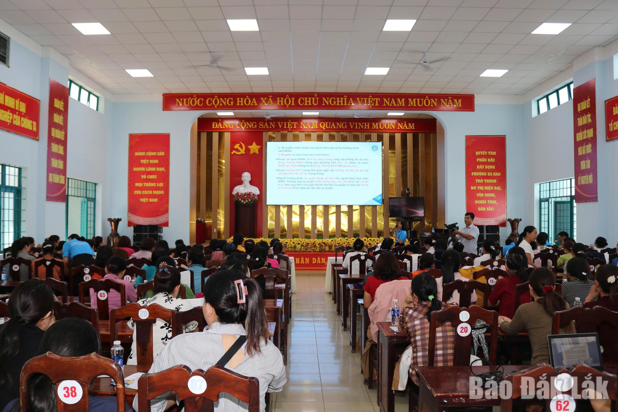 Toàn cảnh hội nghị tuyên truyền chính sách bảo hiểm BHXH, BHYT.