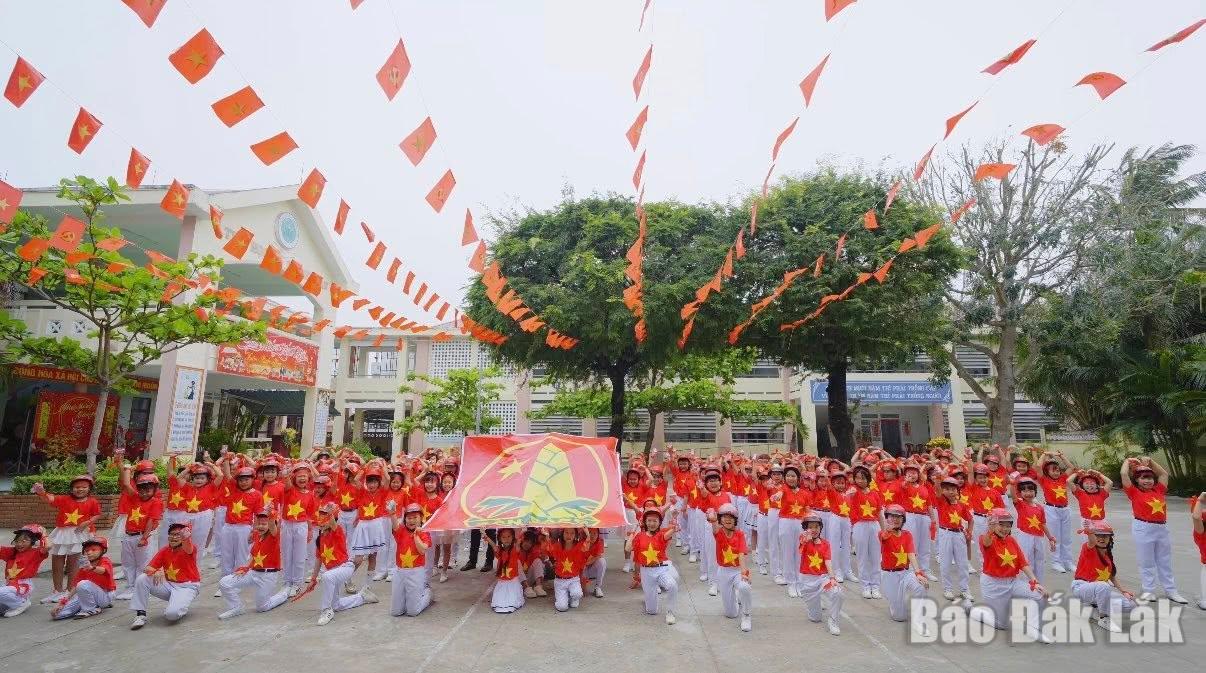 Bài dự thi đồng diễn sân trường của Liên đội Trường Tiểu học