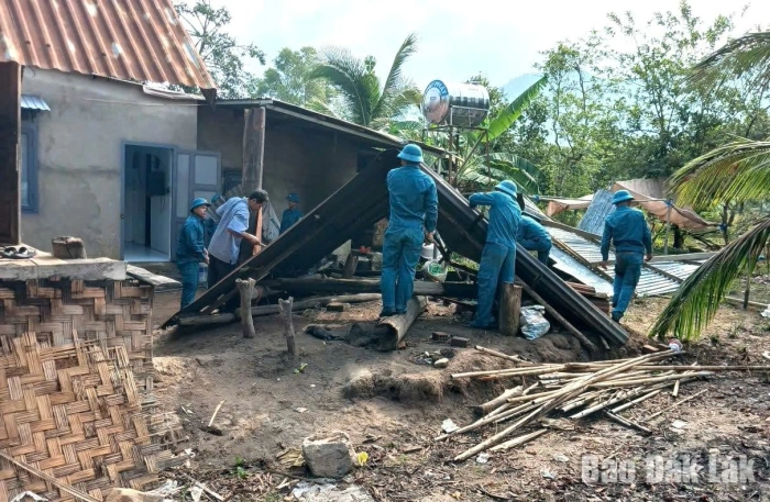 Hỗ trợ người dân khắc phục thiệt hại do mưa đá và gió mạnh