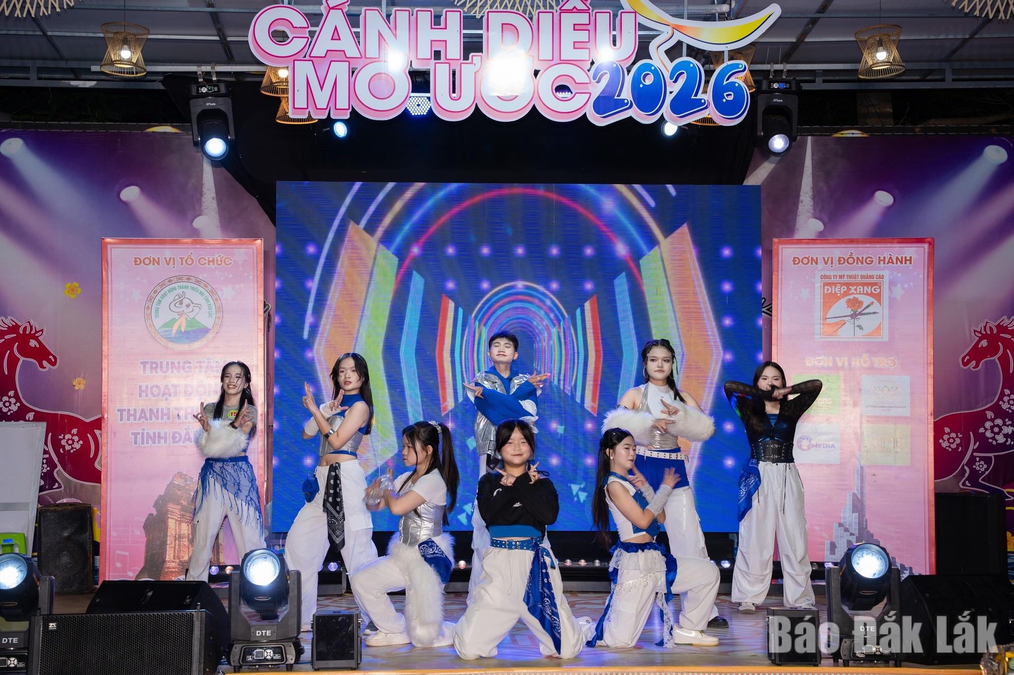 Tiết mục nhảy của CLB AC - Nguyễn Huệ.