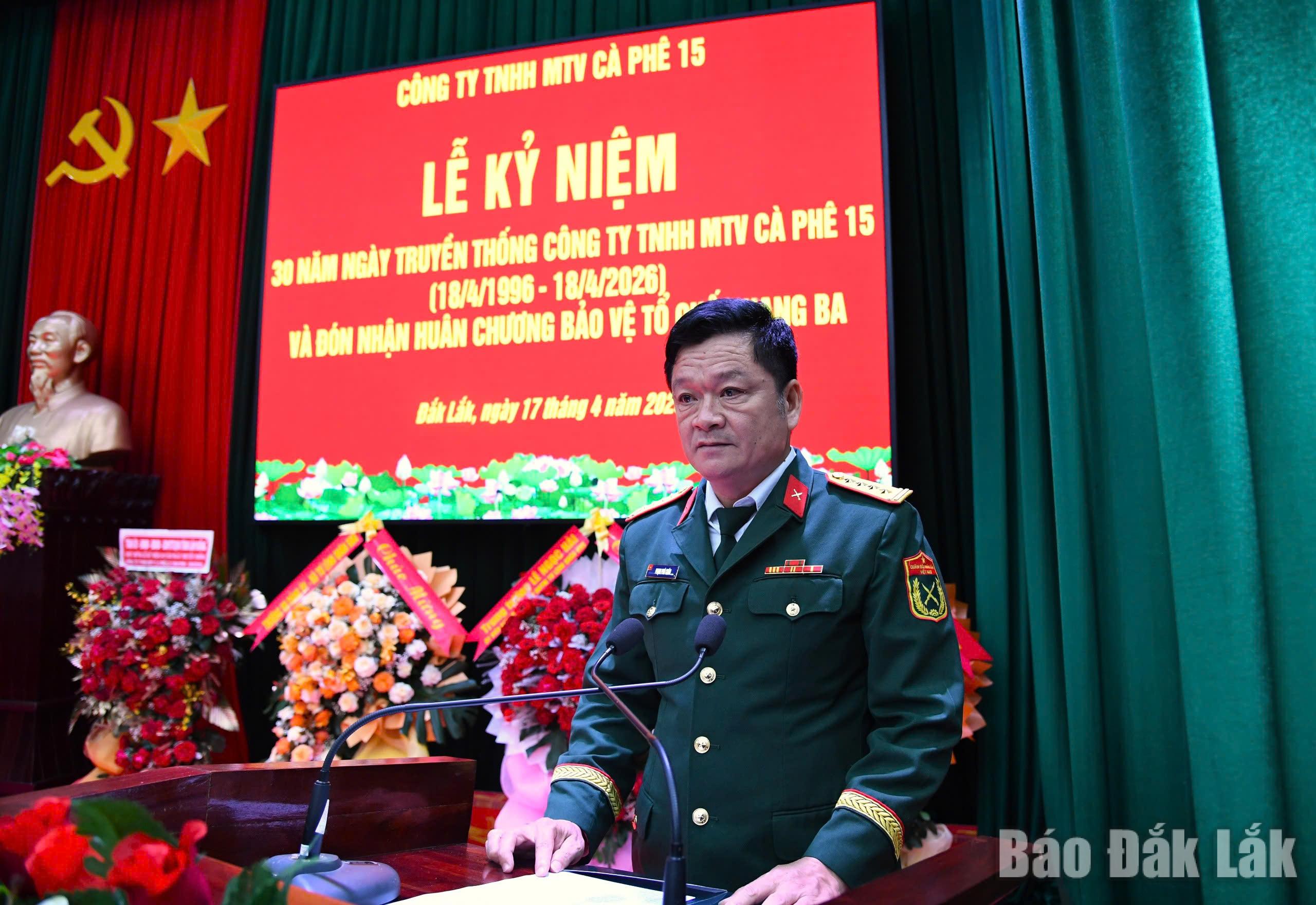 Đại tá Phạm Phú Châu, Bí thư Đảng ủy, Phó Giám đốc Công ty Cà phê 15 đọc thư khen của Đại tướng Phan Văn Giang dành cho đơn vị.