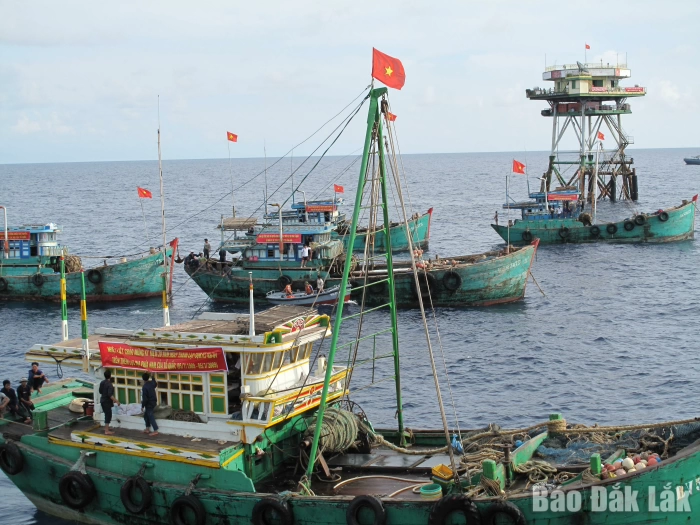 Sắc cờ thắm máu