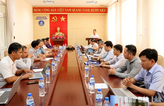 Trường Đại học Tây Nguyên ký kết hợp tác với UBND xã Đặng Thùy Trâm