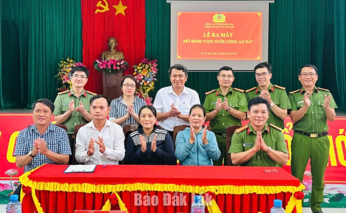 Công an xã Tuy An Nam ra mắt mô hình “Con nuôi công an xã”