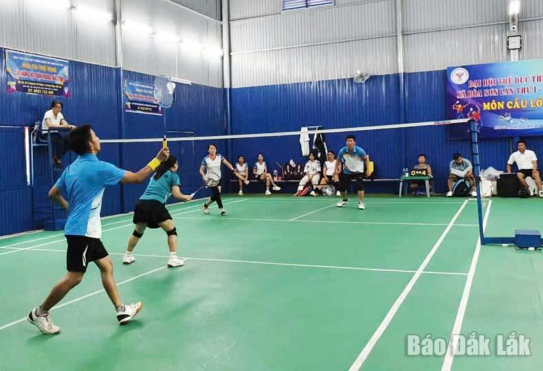 Các vận động viên tham gia thi đấu môn cầu lông đôi nam, nữ.