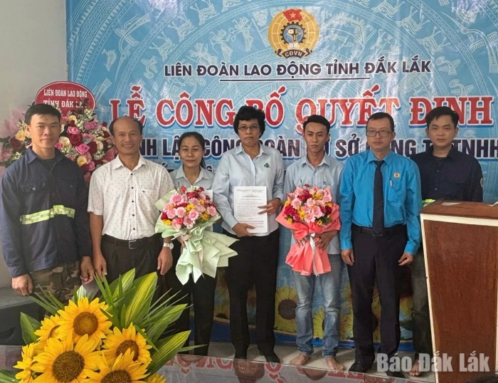 Công bố quyết định thành lập Công đoàn cơ sở Công ty TNHH Xuất nhập khẩu Dăm gỗ Hoàng Huy