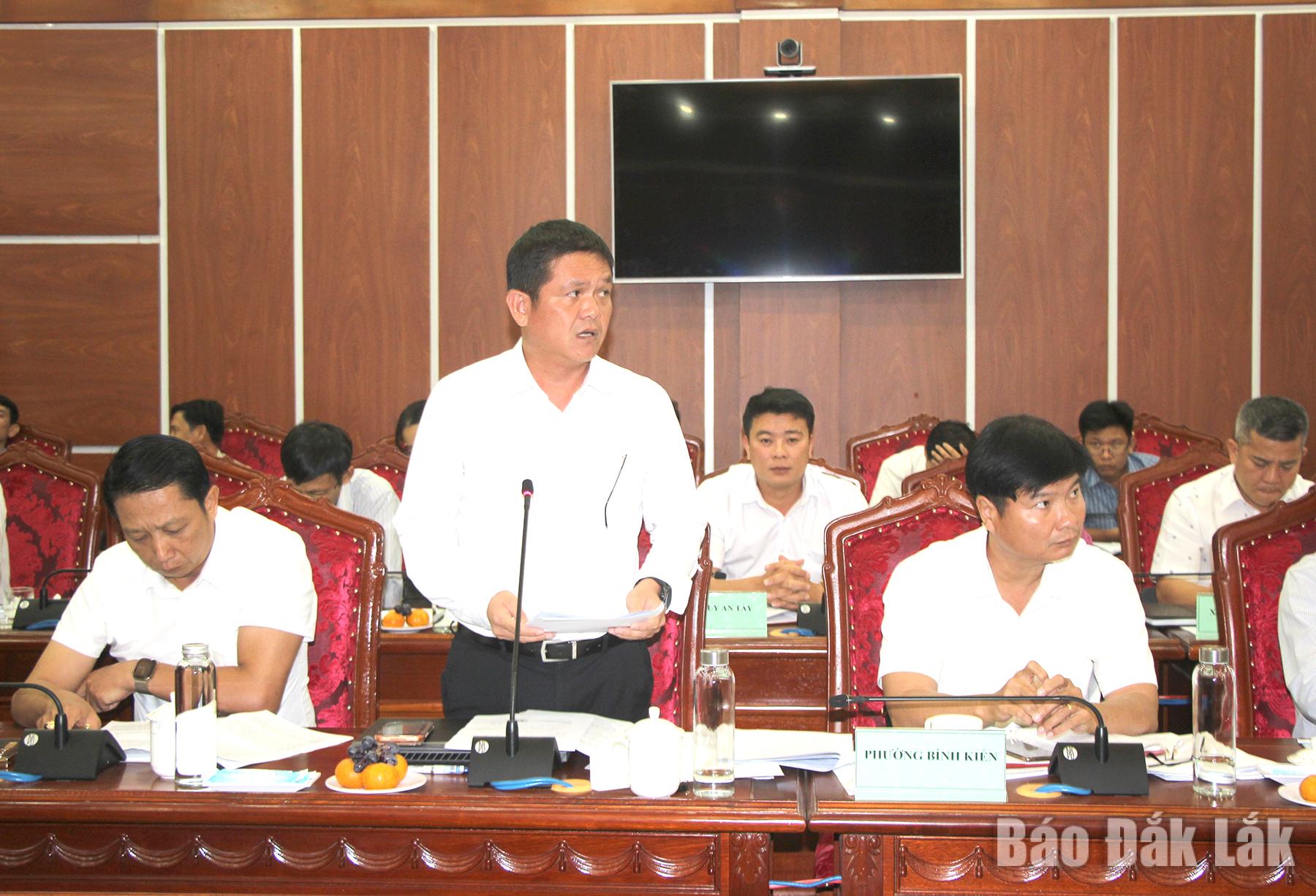 Lãnh đạo phường Đông Hòa phát biểu tại buổi làm việc.