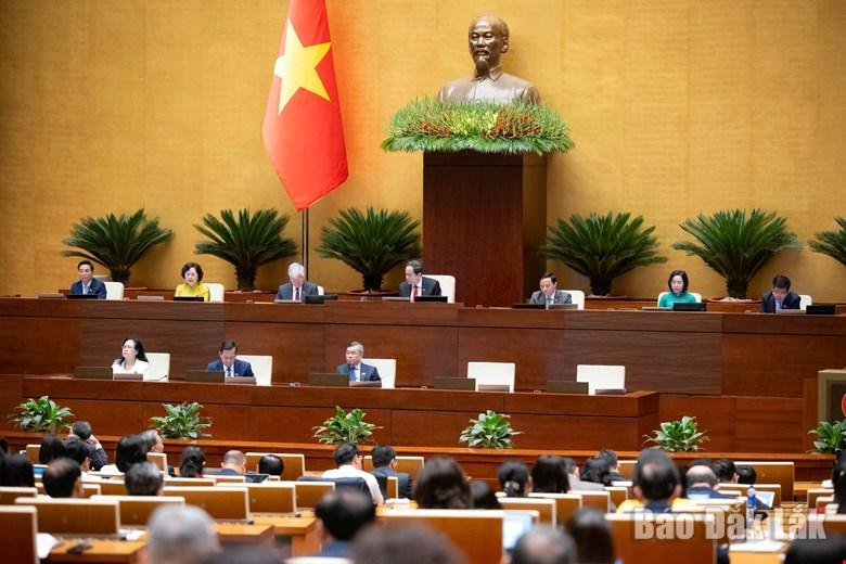Quang cảnh phiên thảo luận. Ảnh: Đoàn ĐBQH tỉnh cung cấp