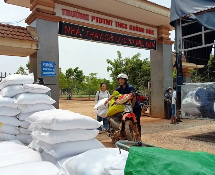 Cấp phát gần 1.250 tấn gạo cho học sinh, học viên năm học 2025 - 2026