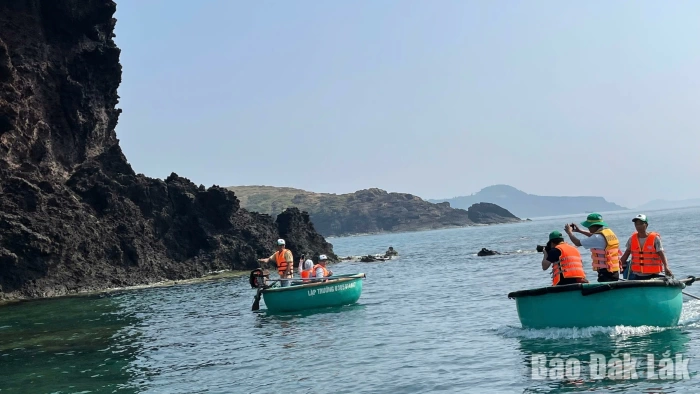 Conserving coral reefs in Hon Yen in conjunction with community-based tourism development