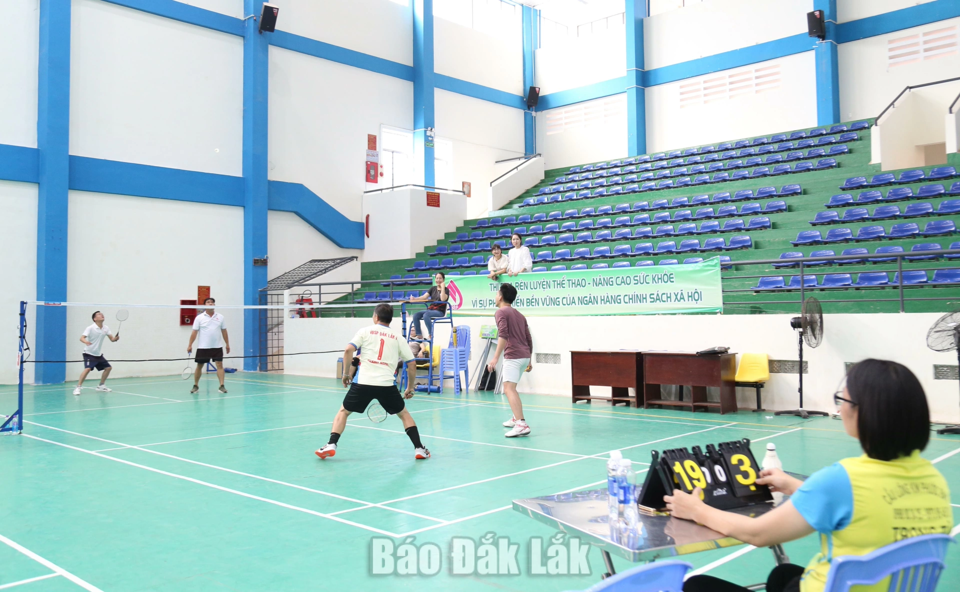 Các vận động viên thi đấu ở bộ môn cầu lông.