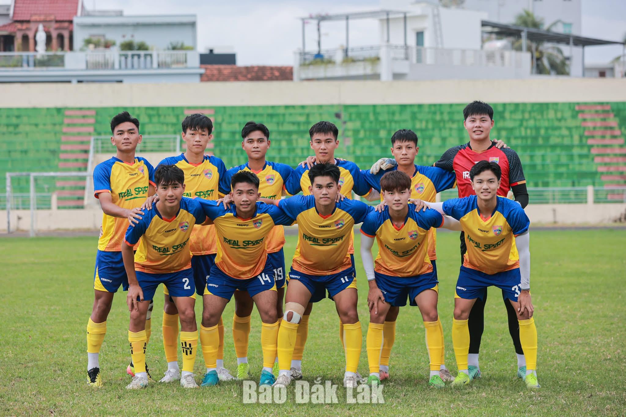 Các cầu thủ chủ sân vận động Buôn Ma Thuột cos cơ hội tìm được những điểm số đầu tiên.