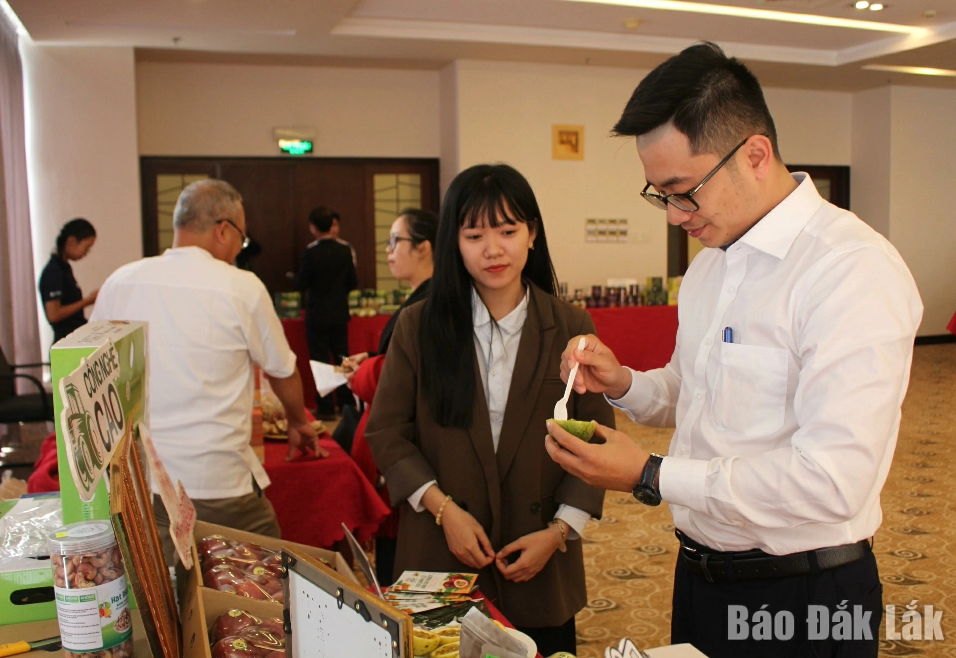Products from Dak Lak-based enterprises being displayed at a supply-demand connection conference organised in central Buon Ma Thuot ward.