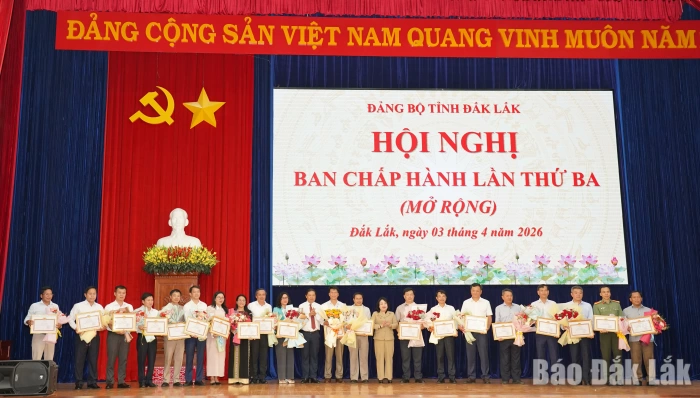 Tập trung thực hiện mục tiêu tăng trưởng gắn với các động lực phát triển mới