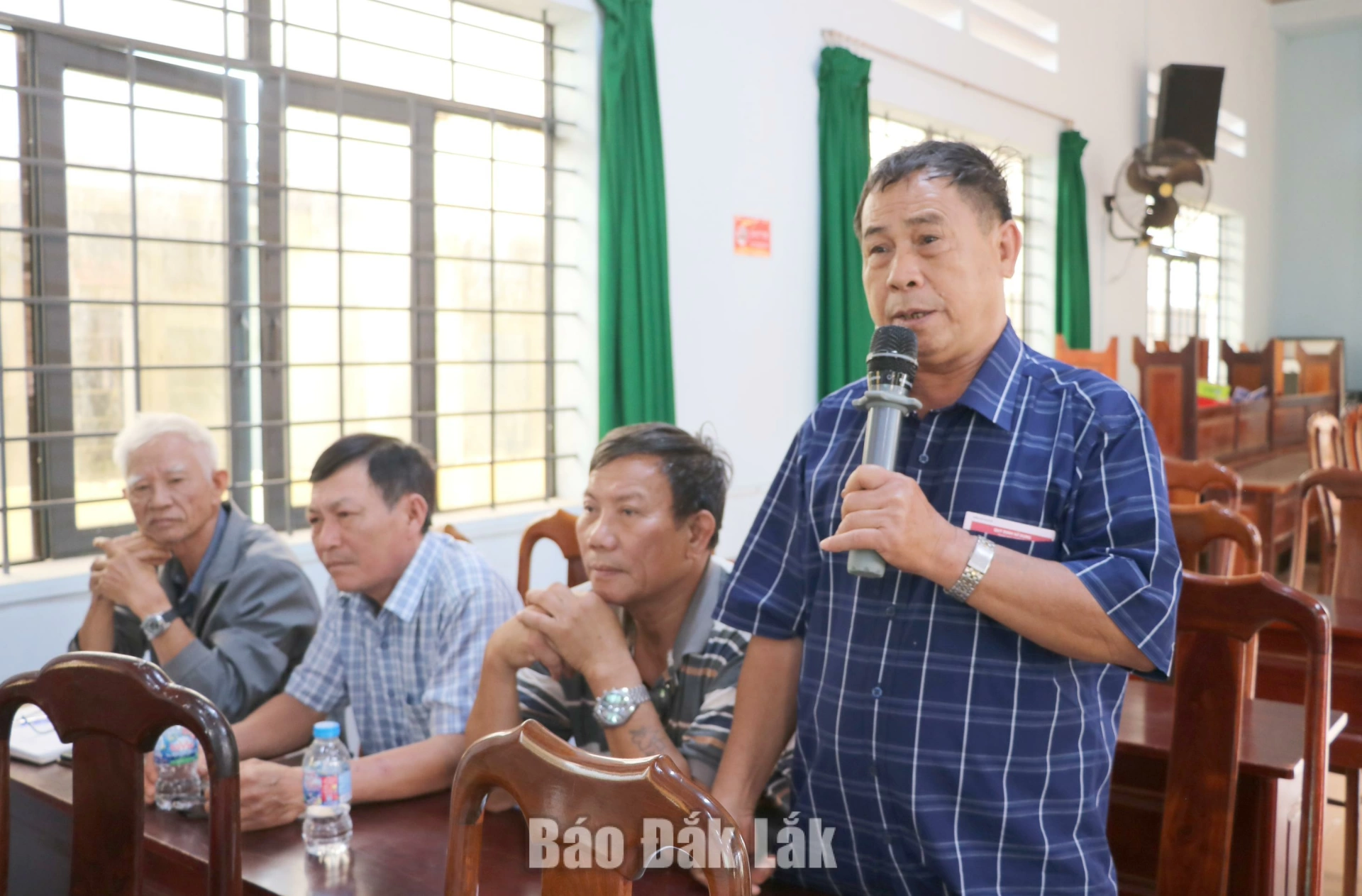 Các đại biểu phát biểu ý kiến hội nghị.