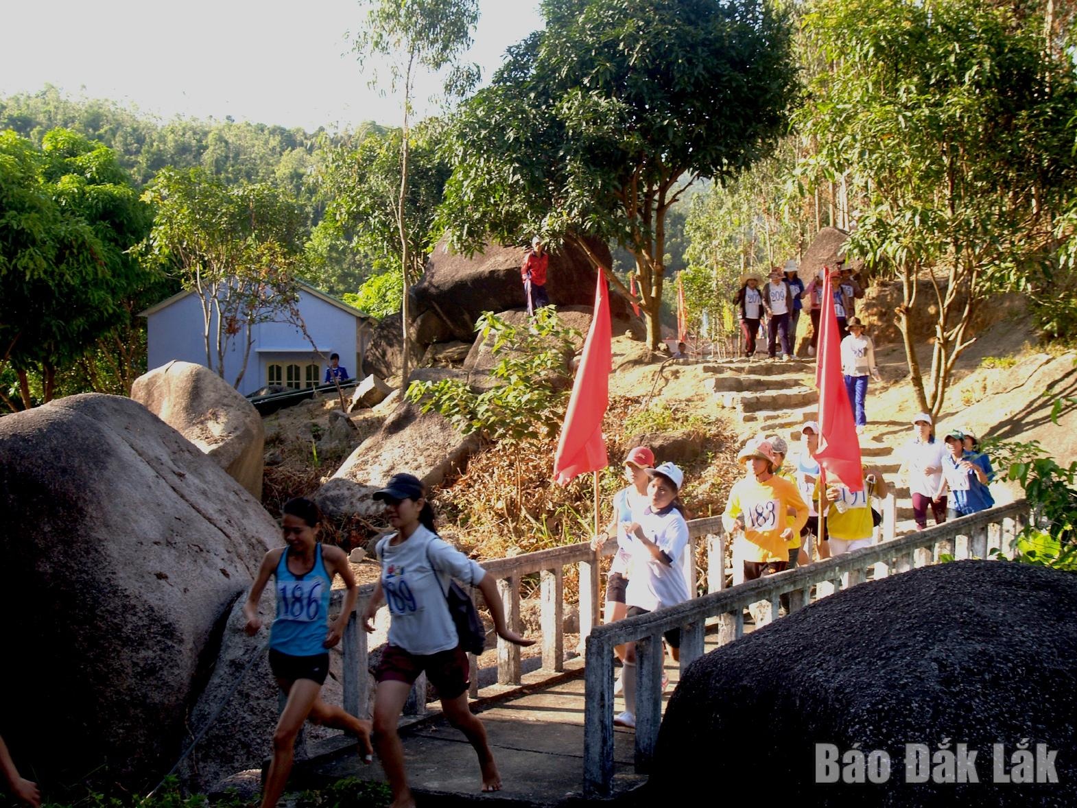 Athletes participating in a race at Da Bia mountain in the past.
