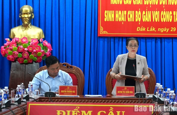 Nâng cao chất lượng đội ngũ cán bộ cơ sở và sinh hoạt chi bộ