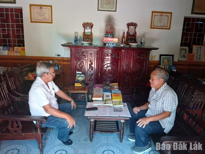 Về thăm quê nhà hai anh em thi sĩ họ Trần