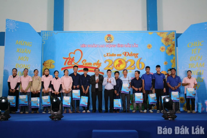 Xây dựng giai cấp công nhân ngày càng lớn mạnh